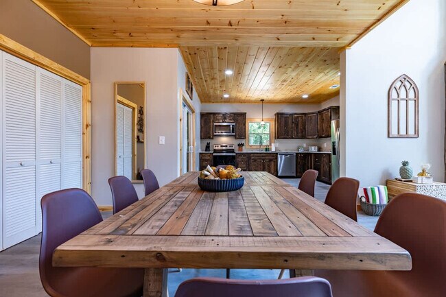 Building Photo - 43 Medina Ct