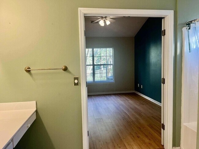 Building Photo - 524 Beverly Dr