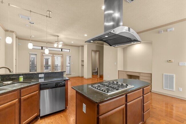 Building Photo - 1607 Bass St