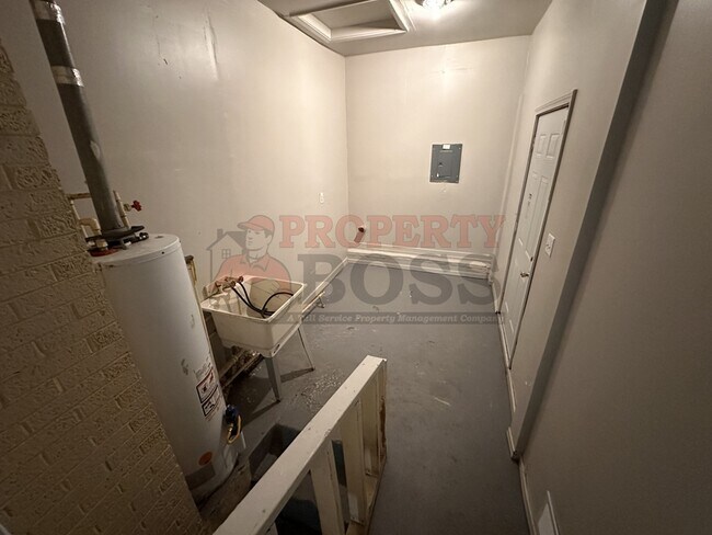 Building Photo - 904 Idaho St