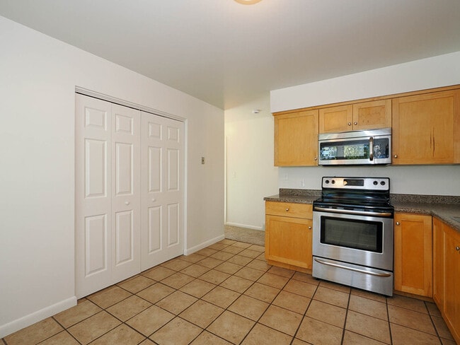 Building Photo - Home on Ponderosa Drive