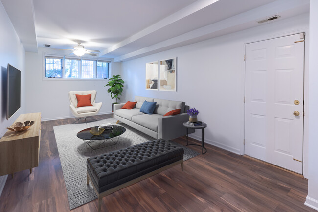 Building Photo - 1064 N Marshfield Ave