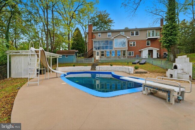 Building Photo - 5642 Jefferson Blvd