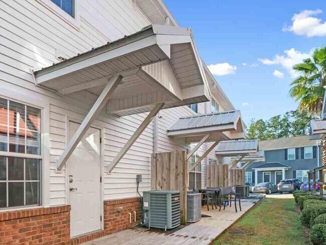 Building Photo - 1920 Bloomington Ave