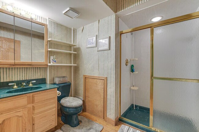 Building Photo - 7 Creekside Ln