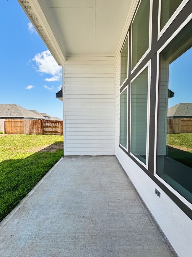 Building Photo - 3230 Coral Bluff Dr