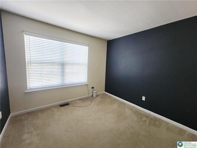 Building Photo - 972 King Way