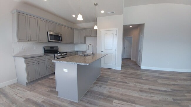 Building Photo - Modern 3 Bed, 2 Bath Pro-Made Rambler in R...