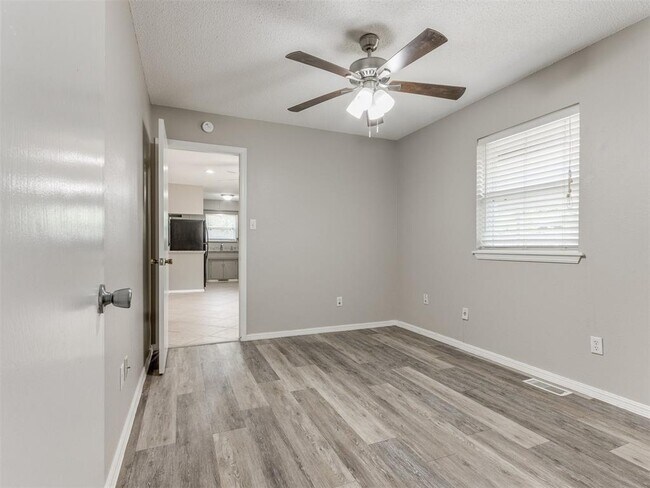 Building Photo - 339 Rosewood Dr