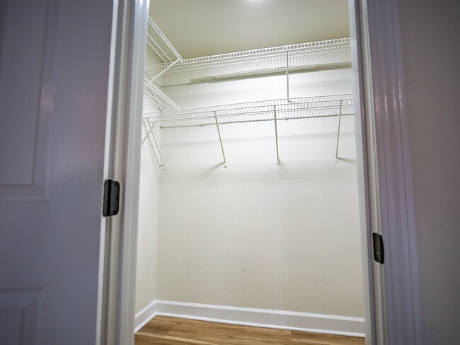 Building Photo - 1802 Jackson Ave W