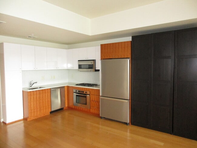 Building Photo - **ONE MONTH FREE** Meriwether West - North facing studio with river/bridge views/parking/amenitie...