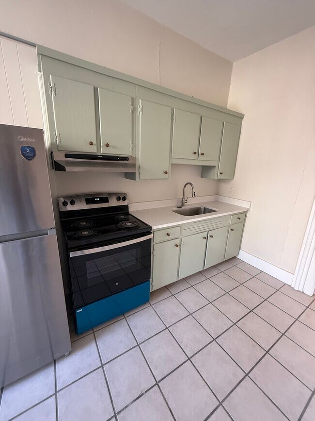 Building Photo - 32 W High St