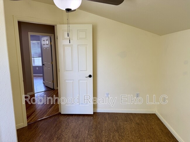 Building Photo - 187 B St