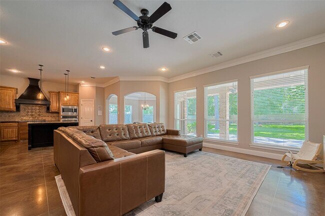 Building Photo - 503 Weisinger Dr
