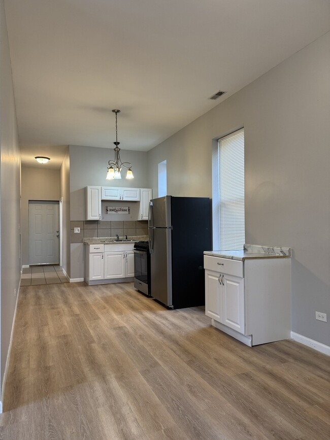 Building Photo - 1826 S Kedzie Ave