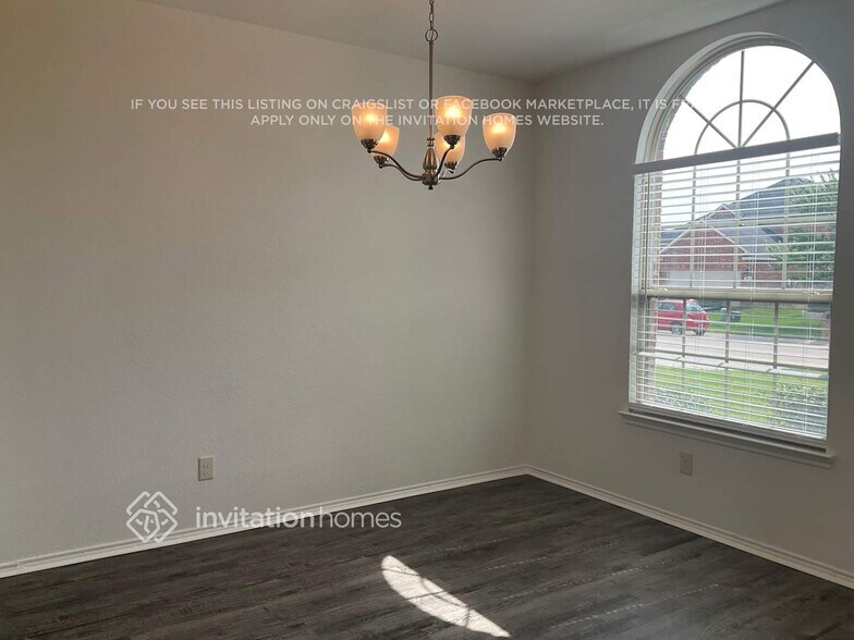 Building Photo - 1408 Red River Dr