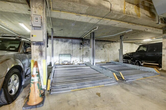 Building Photo - 2699 Tigertail Ave