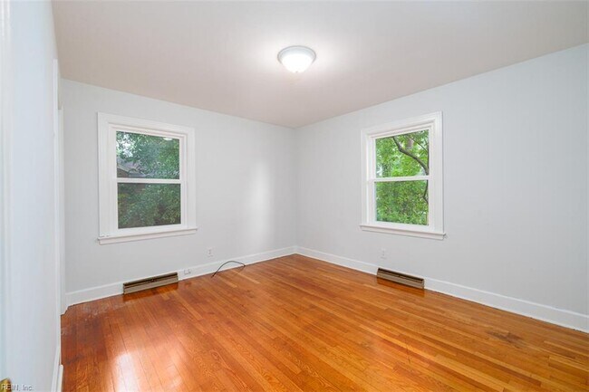 Building Photo - 5525 Greenefield Dr S