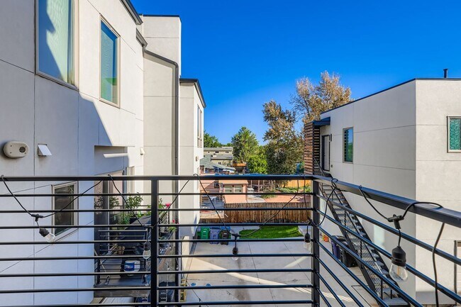 Building Photo - Modern 2bed/2 Bath in the Heart of Denver!