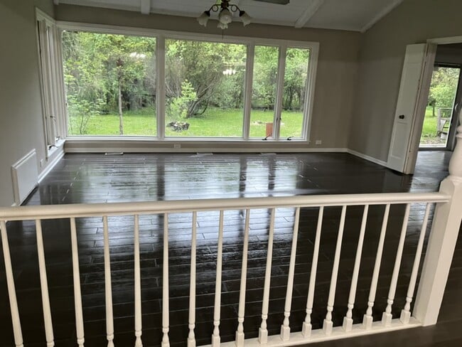 Building Photo - 18 Alexandra Dr