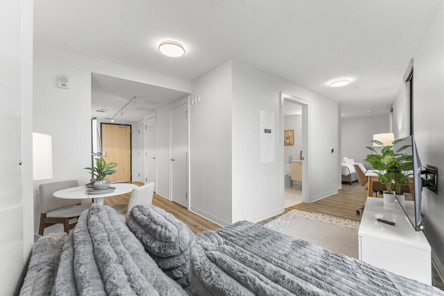 Building Photo - 280 Western Ave