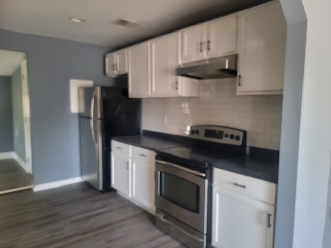 Building Photo - 3824 Brentwood Ct