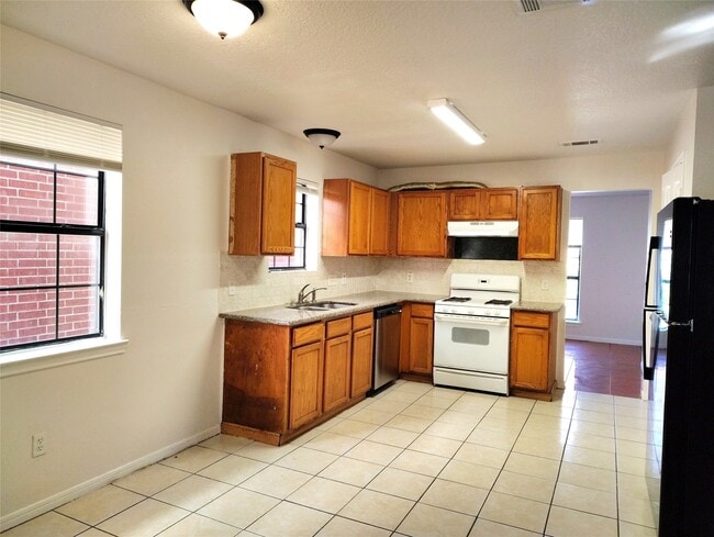Building Photo - 13835 Purplemartin St