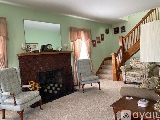 Building Photo - 83 Early St