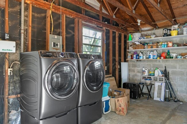 Building Photo - 4 bed, 3ba, 2 car garage home in Culbreath Heights