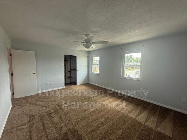 Building Photo - 3851 Hillsboro Dr