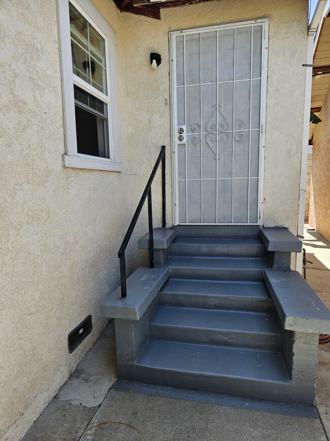 Front door - 657 W Oliver St