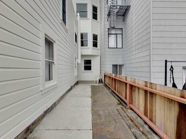 Building Photo - 1344-1346-1346 Chestnut St