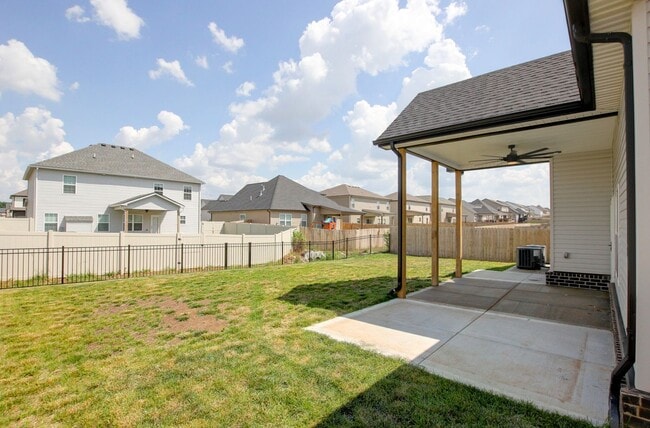 Building Photo - Sharp 4 bedroom HUGE house off exit 1 of I 24