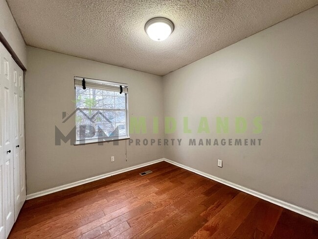 Building Photo - 844 Bentley Dr