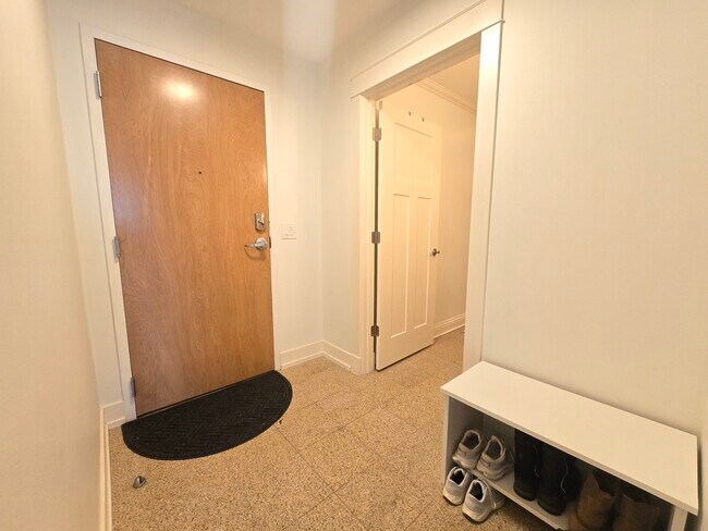 Building Photo - 212 E Cullerton St