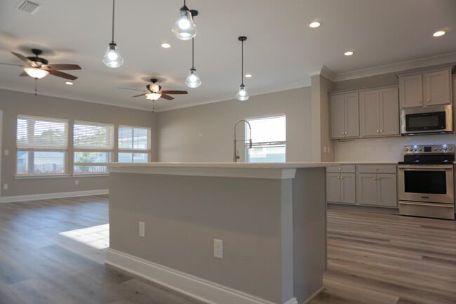 Building Photo - 48 9th Ave
