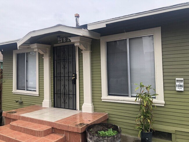 Primary Photo - 1382-1382 Gaviota Ave