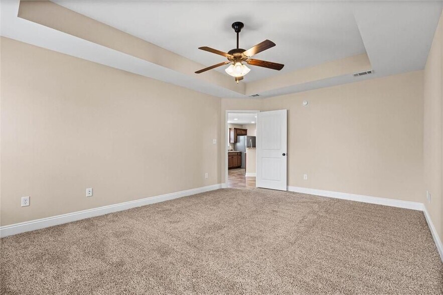 Building Photo - 926 Tudor Ln