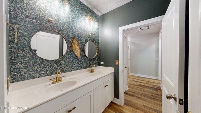 Building Photo - 257 Windermere Way