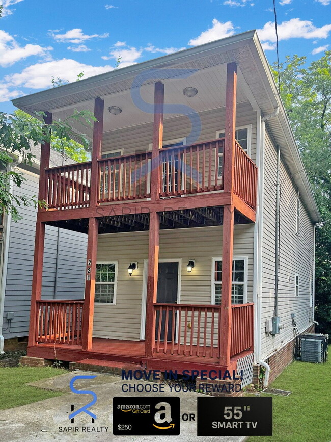 Building Photo - Move in before November 15th and choose yo...