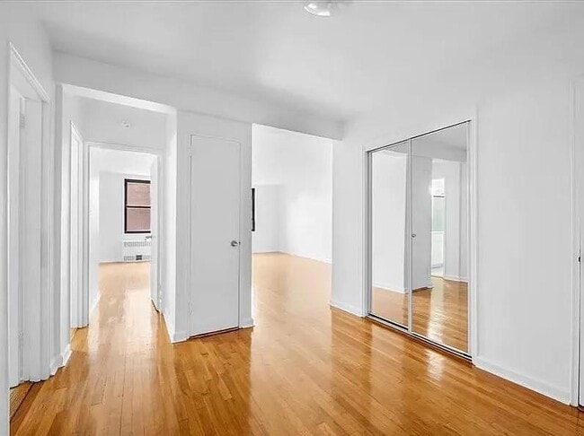 Building Photo - 2 West End Ave