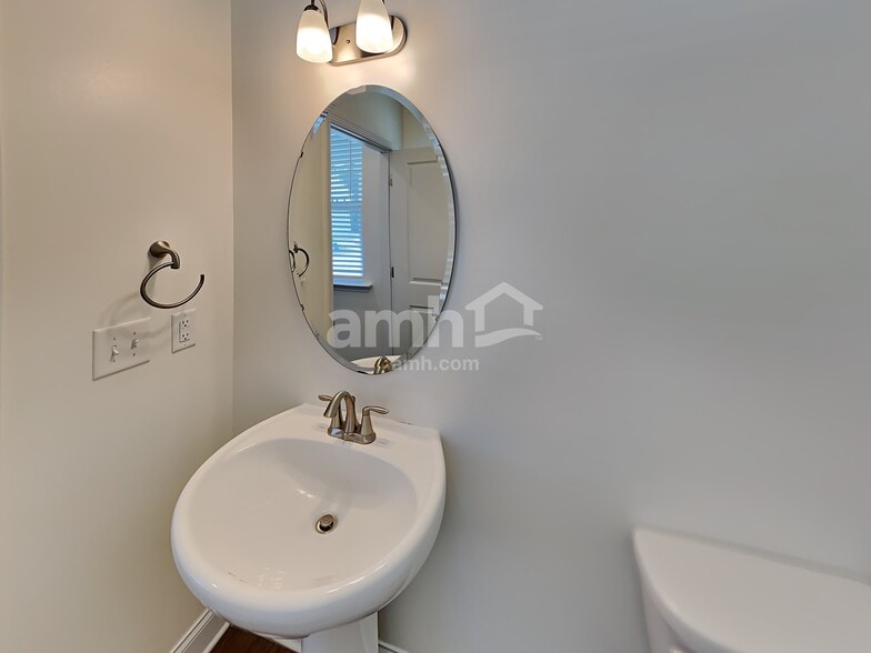 Building Photo - 194 Pullen Dr