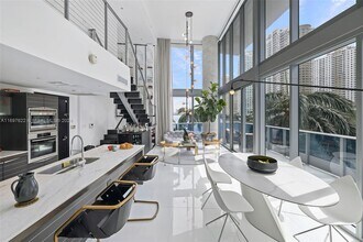 Building Photo - 200 Biscayne Blvd Way