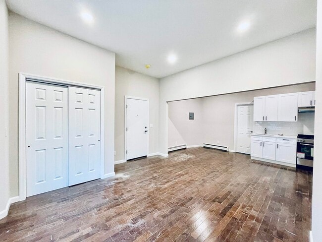 Building Photo - 1607 Kerrigan Ave