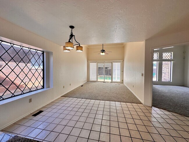 Building Photo - Spacious 4 Bed in Deer Creek