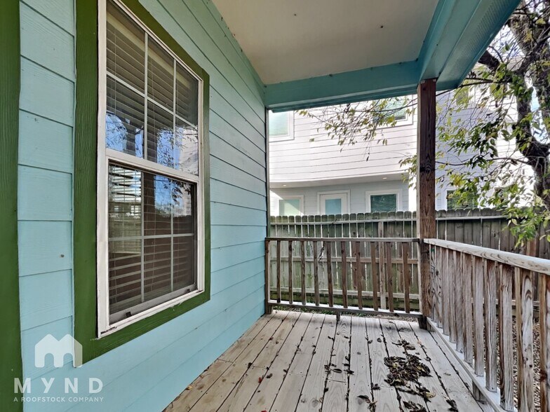 Building Photo - 5003 Higgins St