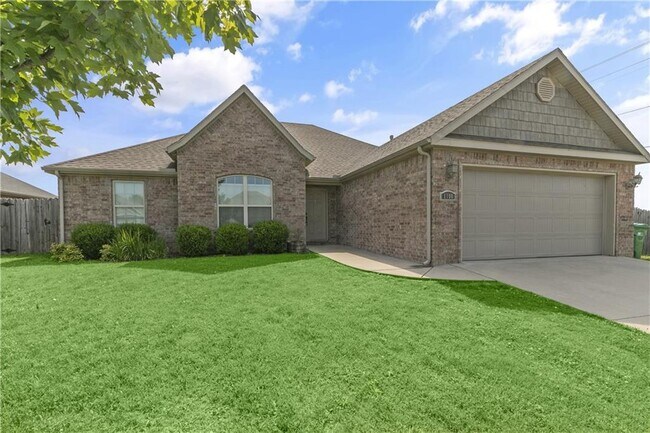 Primary Photo - 1100 Ellen Ray Ln