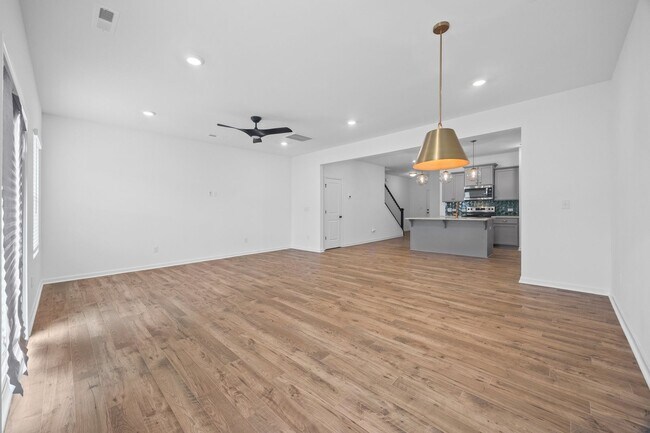 Building Photo - Stunning 3-bed, 2.5 bath townhome in Penley Place of Clover!