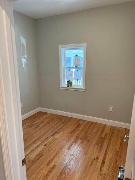 Building Photo - 84 Fayston St