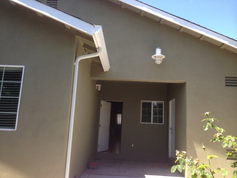 Building Photo - 2150 Clarke Ave